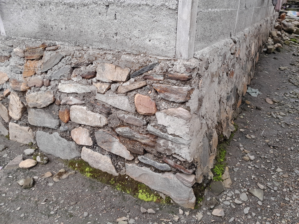 High,and,sturdy,house,foundation