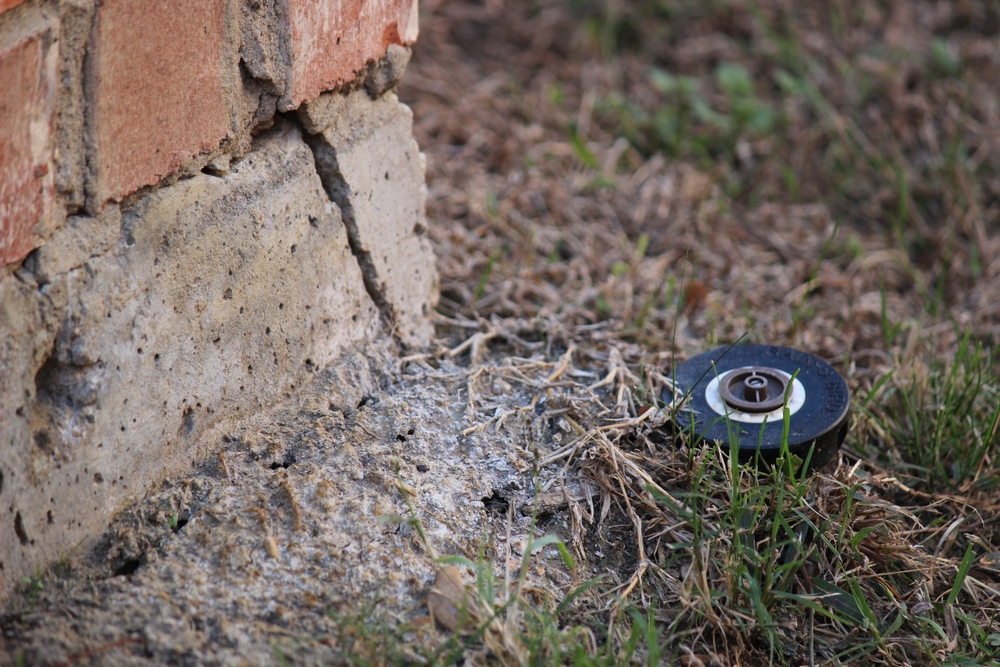 Crack,near,corner,of,foundation,,foundation,issues,on,a,residential